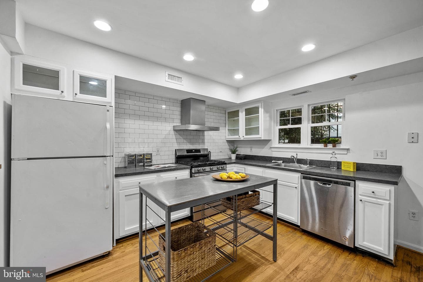 649 16th Street NE photo 9