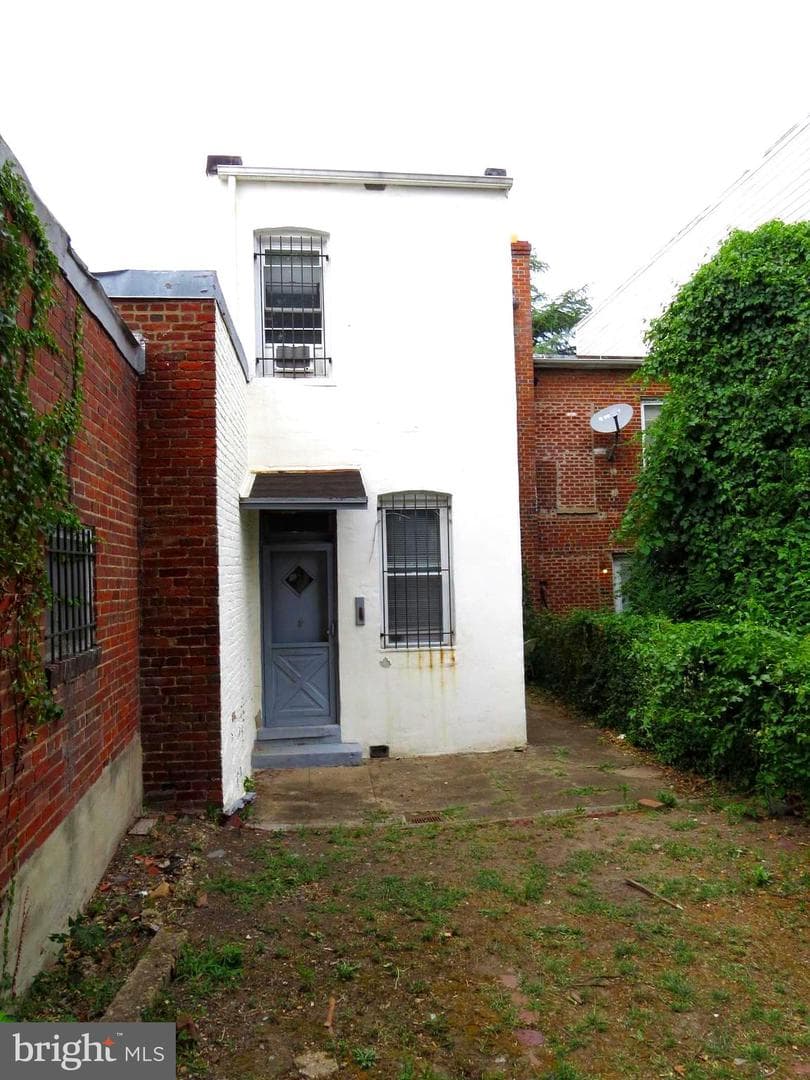 1115 G Street NE photo 5