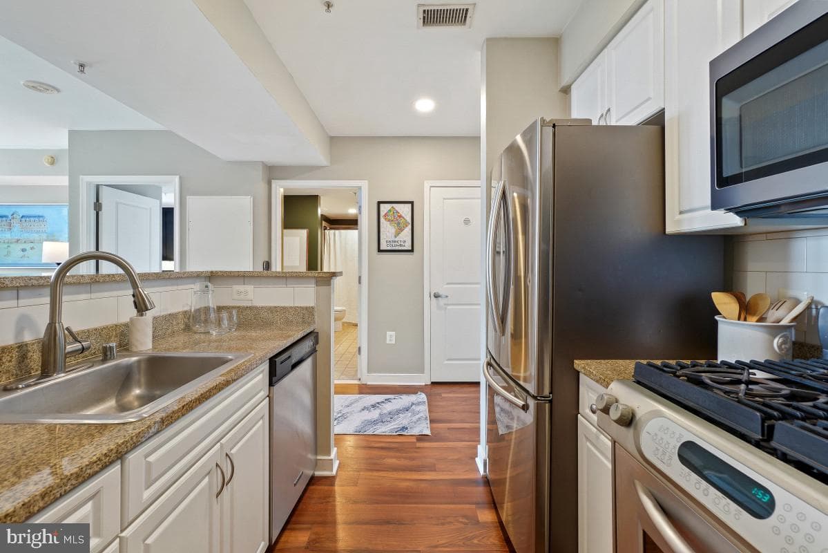 555 Massachusetts Avenue NW #1419 photo 8