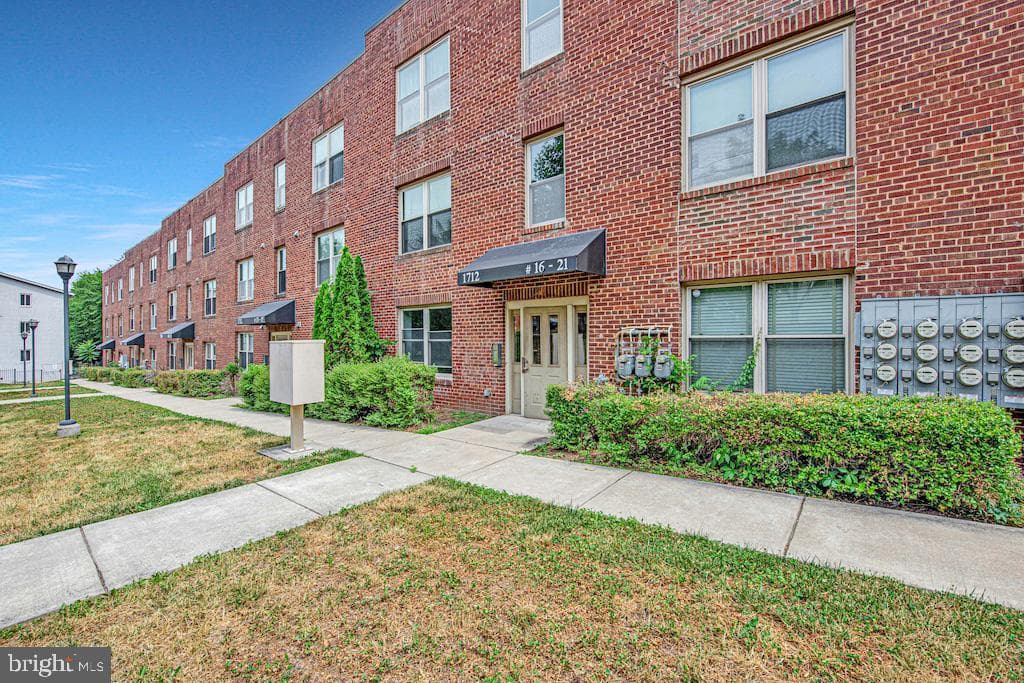 1712 W Street SE #17 photo 3