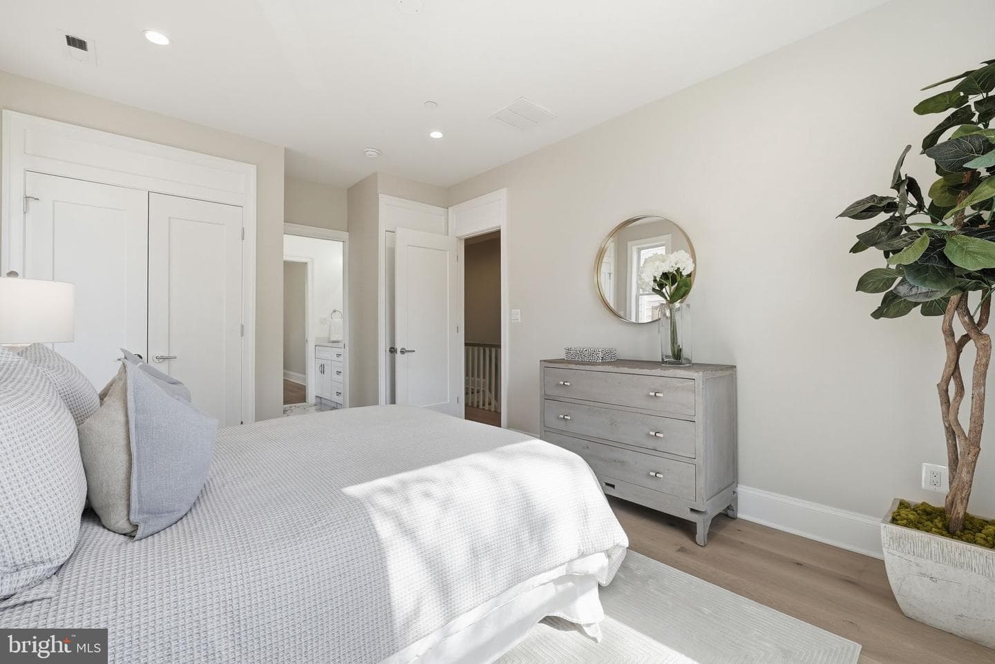 5047 Macarthur Boulevard NW photo 41