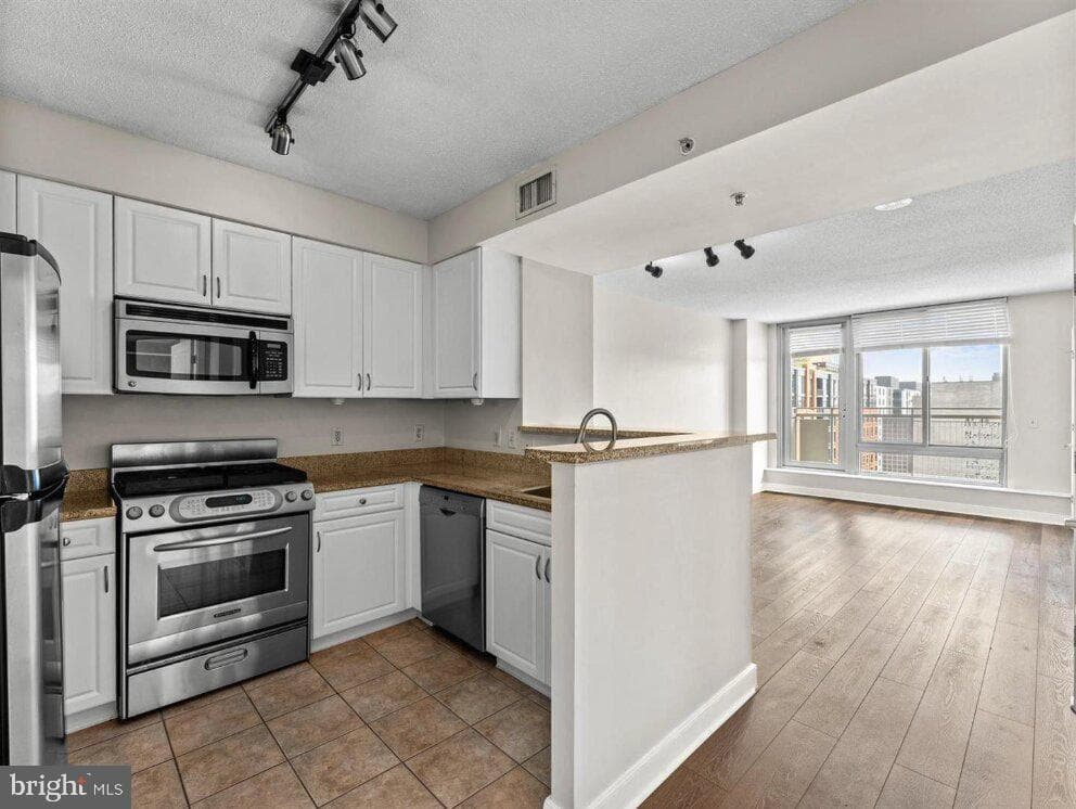 555 Massachusetts Avenue NW #1307 photo 5