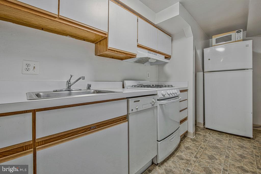 2406 37th Street NW photo 29