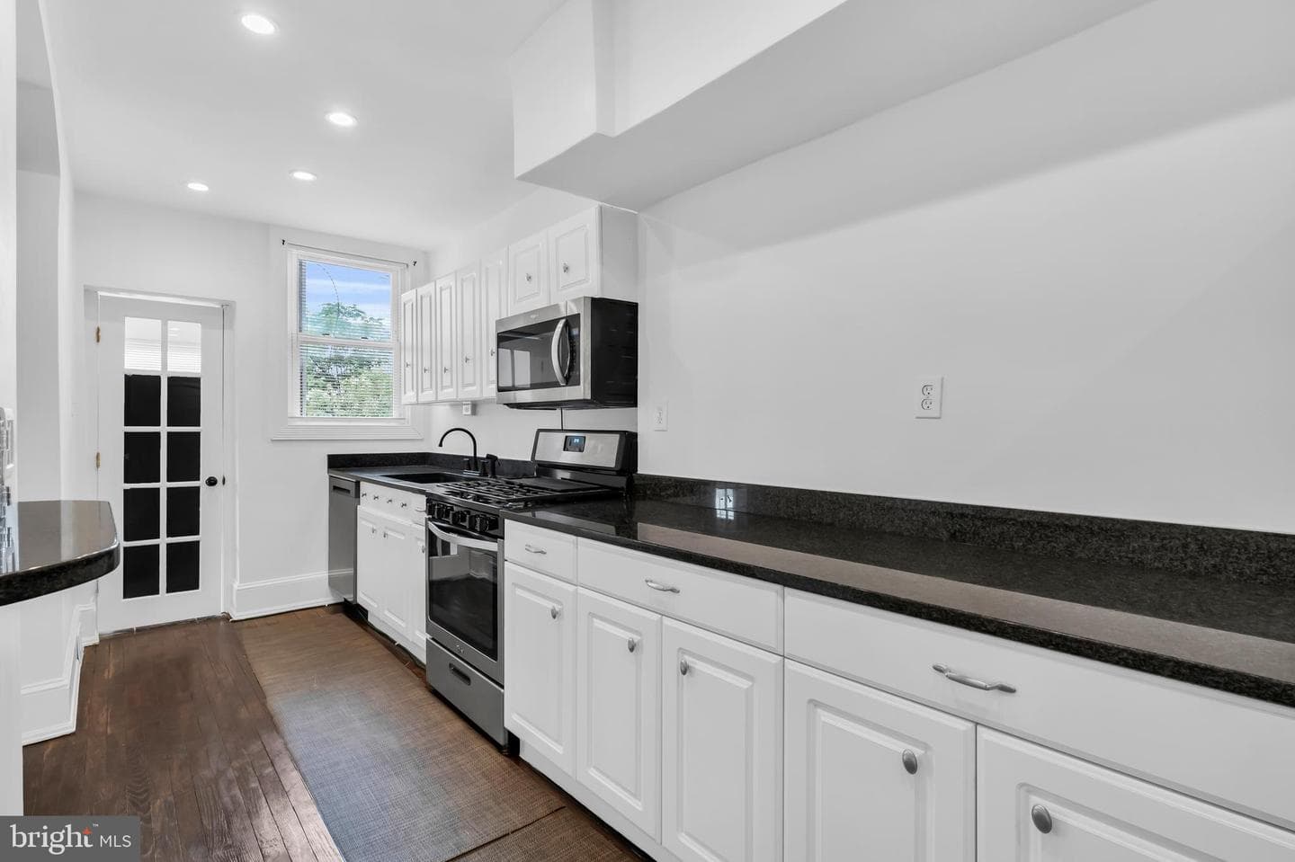 1525 Oates Street NE photo 7