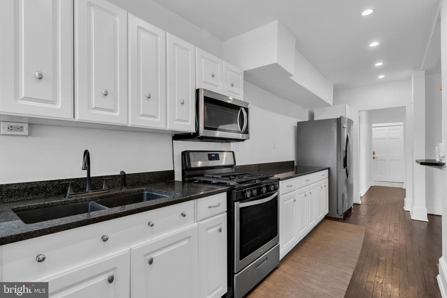 1525 Oates Street NE photo 8