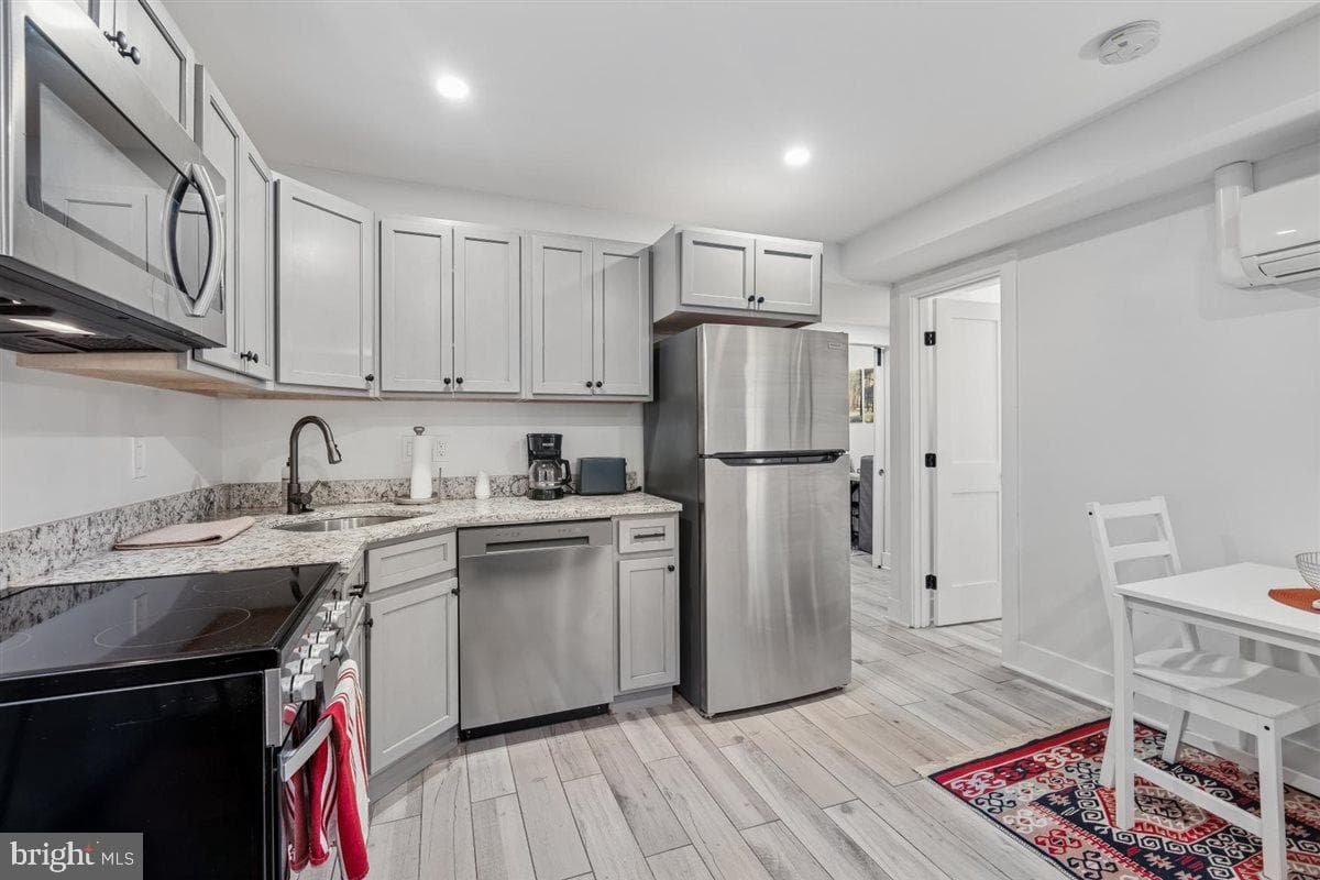 130 Adams Street NW photo 25