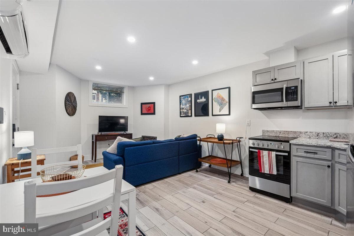130 Adams Street NW photo 26