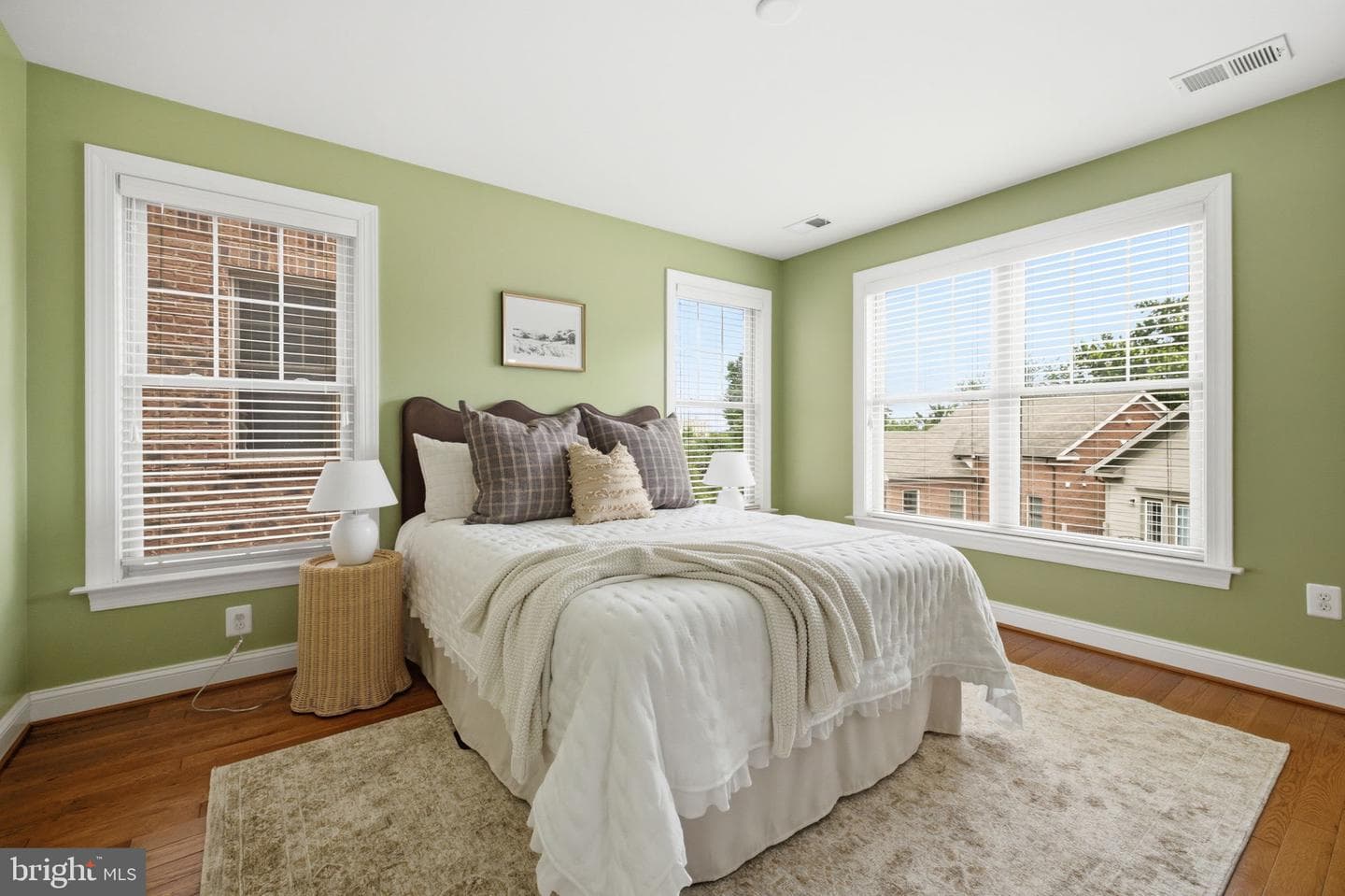 6109 Solent Place NE photo 19