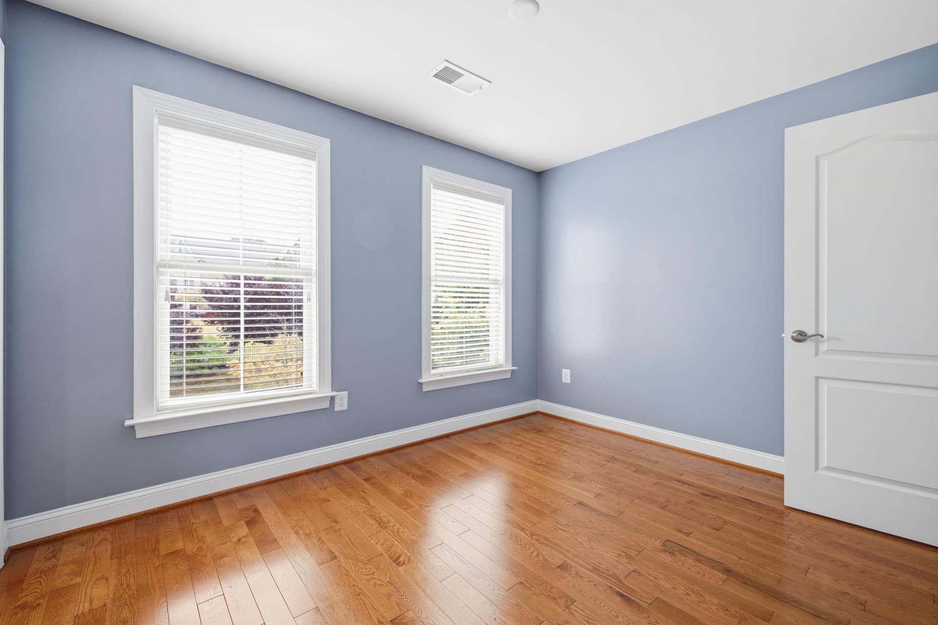 6109 Solent Place NE photo 27