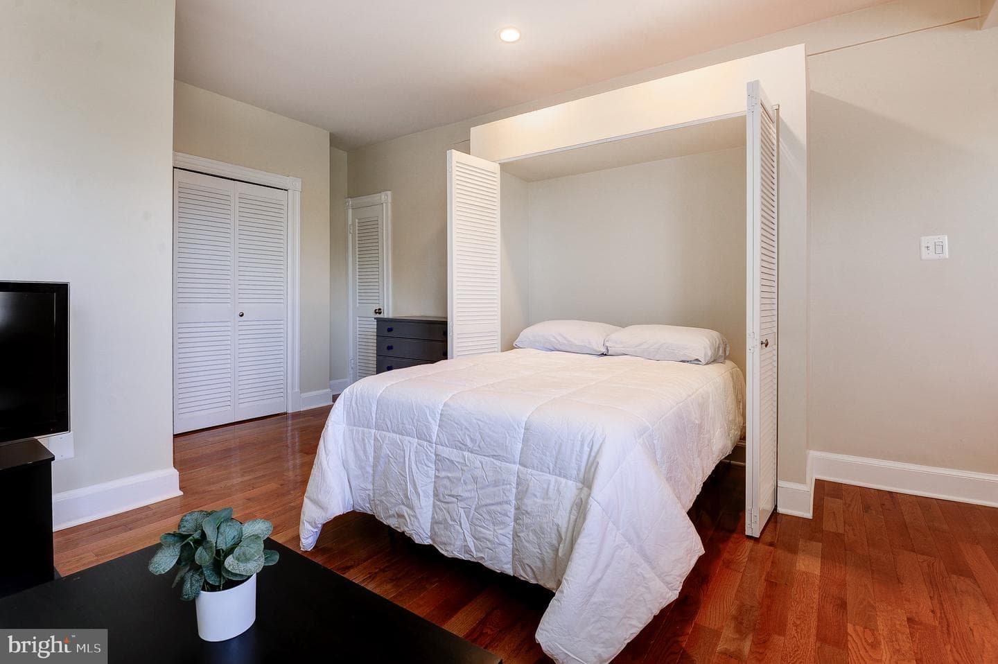 637 3rd Street NE #305 photo 9