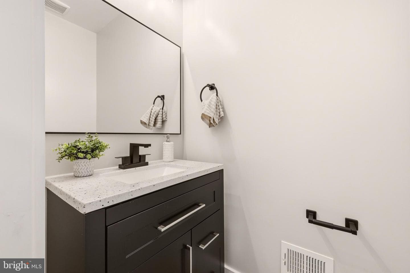 418 Allison Street NW photo 19