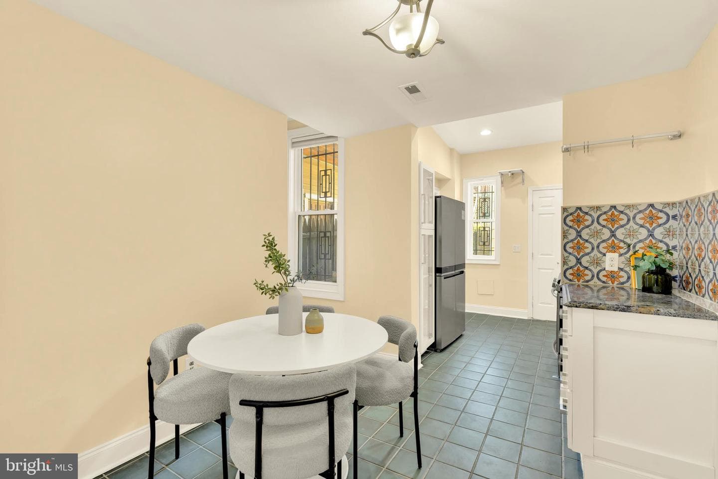 1115 Holbrook Terrace NE photo 5