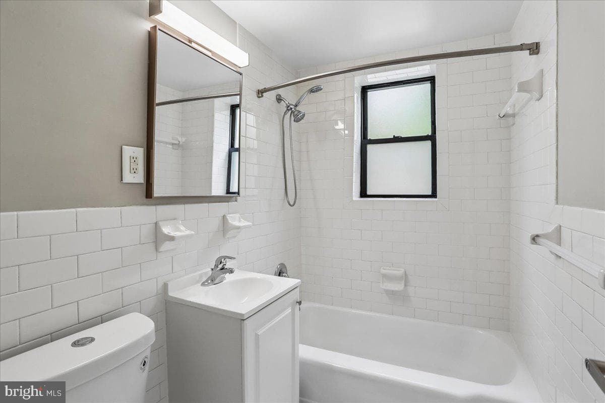 212 Oakwood Street SE #113 photo 32