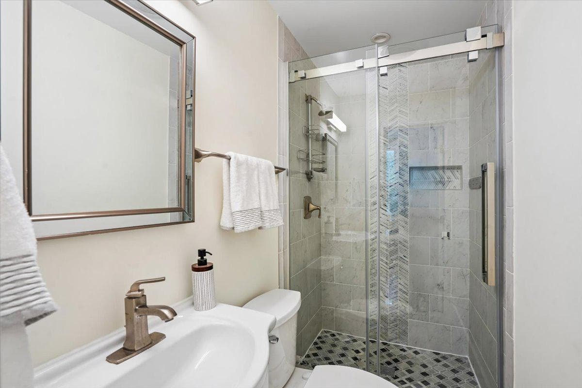 1205 Potomac Street NW photo 17