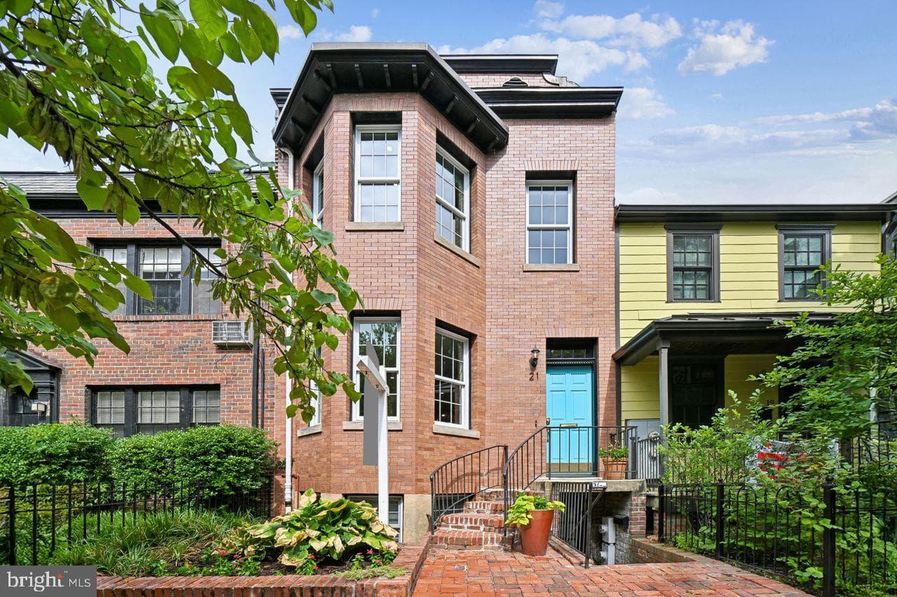 21 4th Street NE, Washington