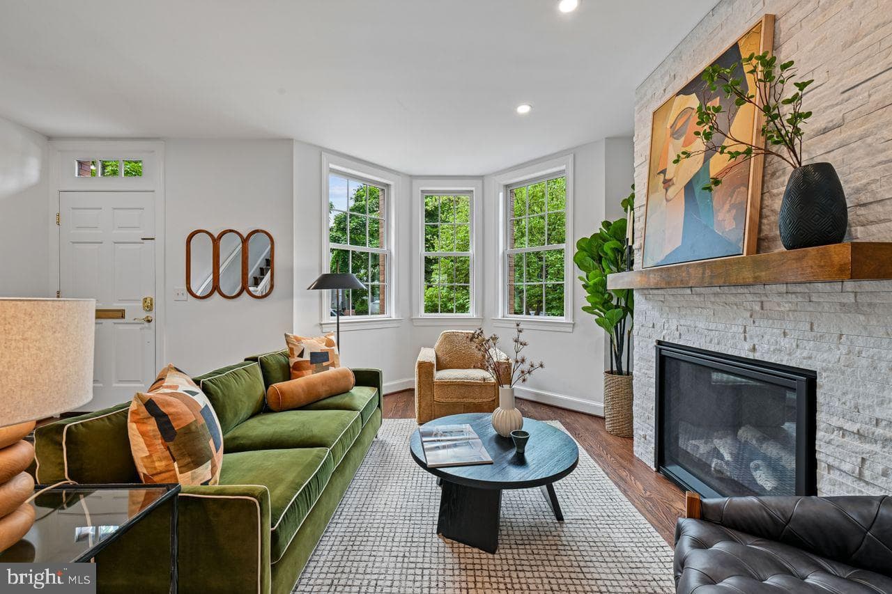 21 4th Street NE, Washington