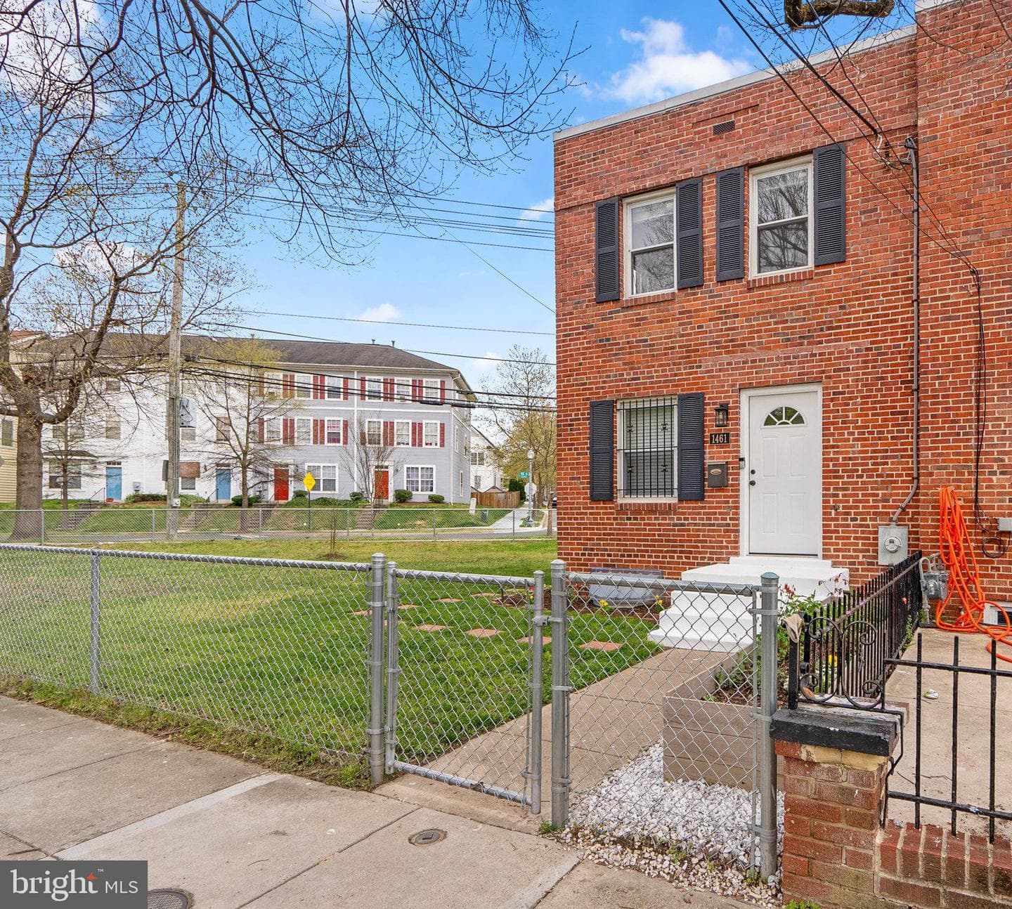 1461 Congress Place SE photo 3