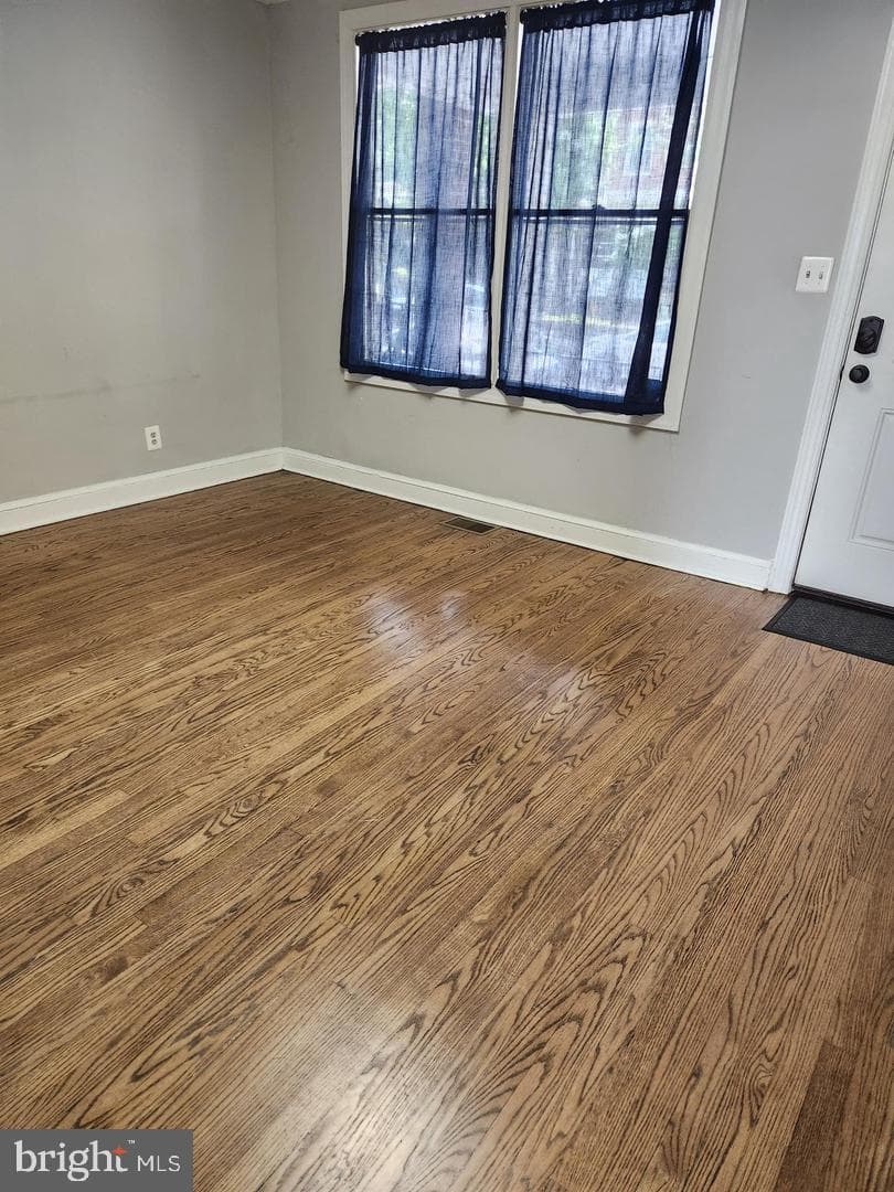 1702 Lang Place NE photo 3