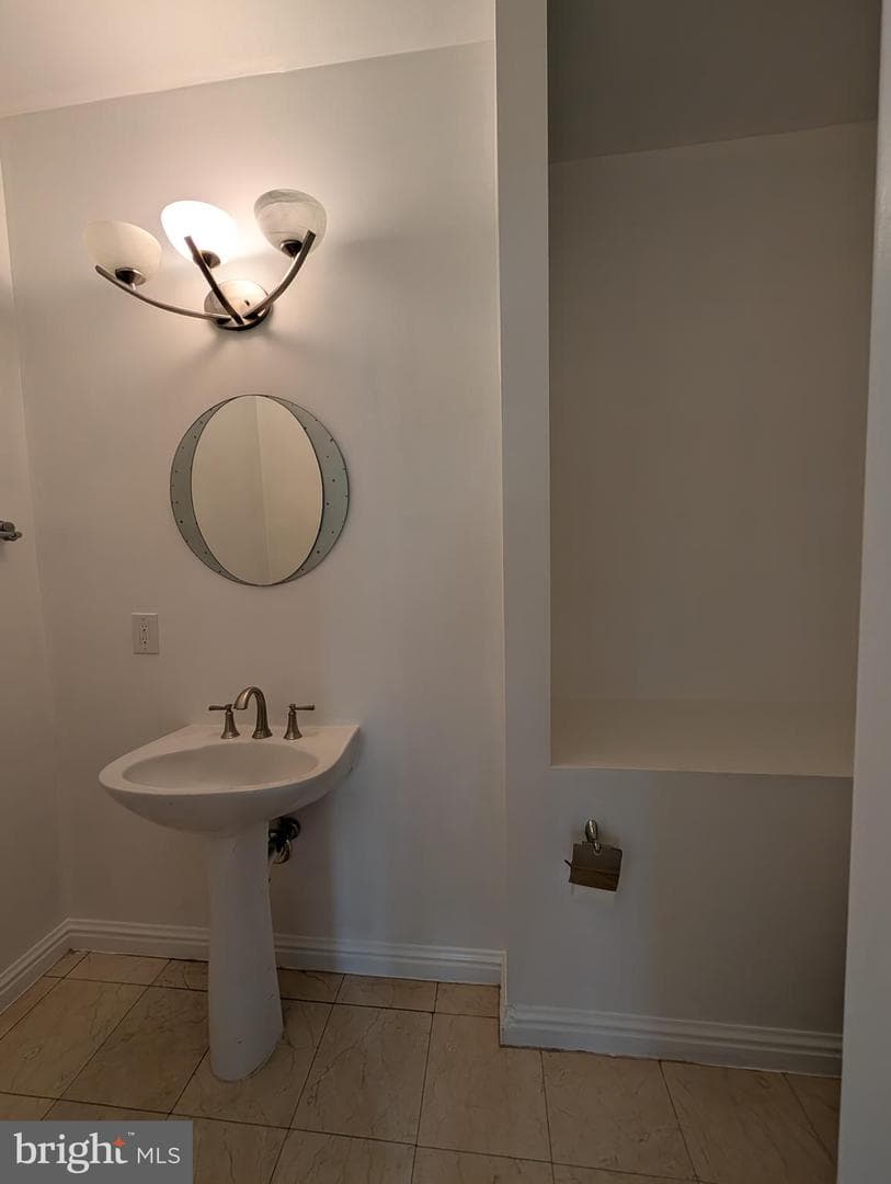 4908 Quarles Street NE photo 9
