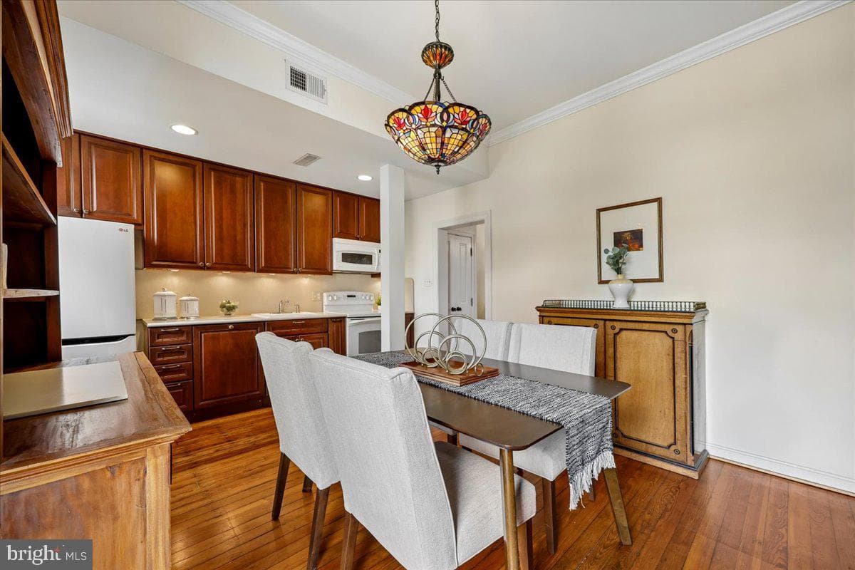 126 E Street SE photo 11