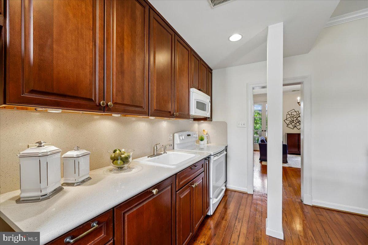 126 E Street SE photo 14