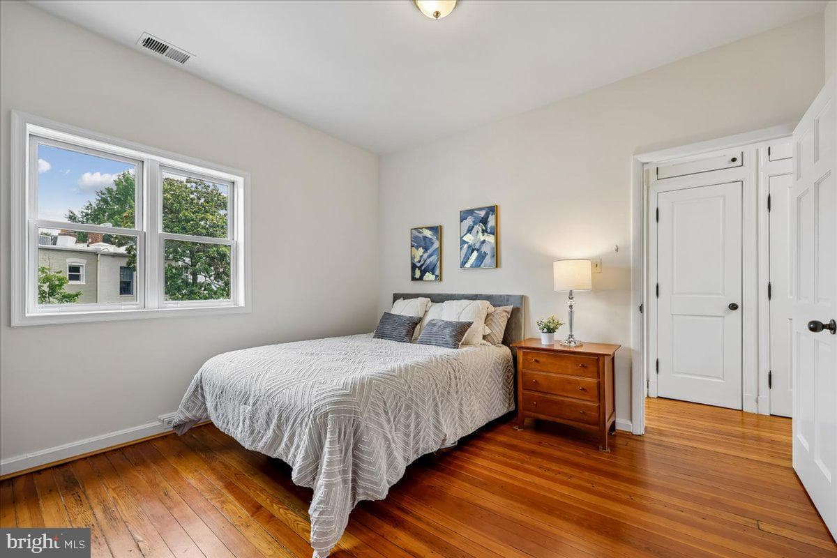 126 E Street SE photo 20