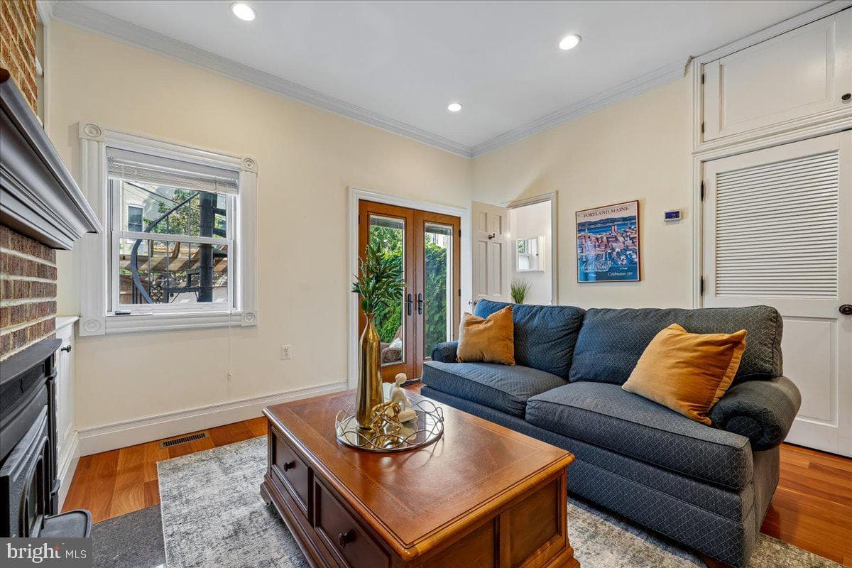 126 E Street SE photo 28