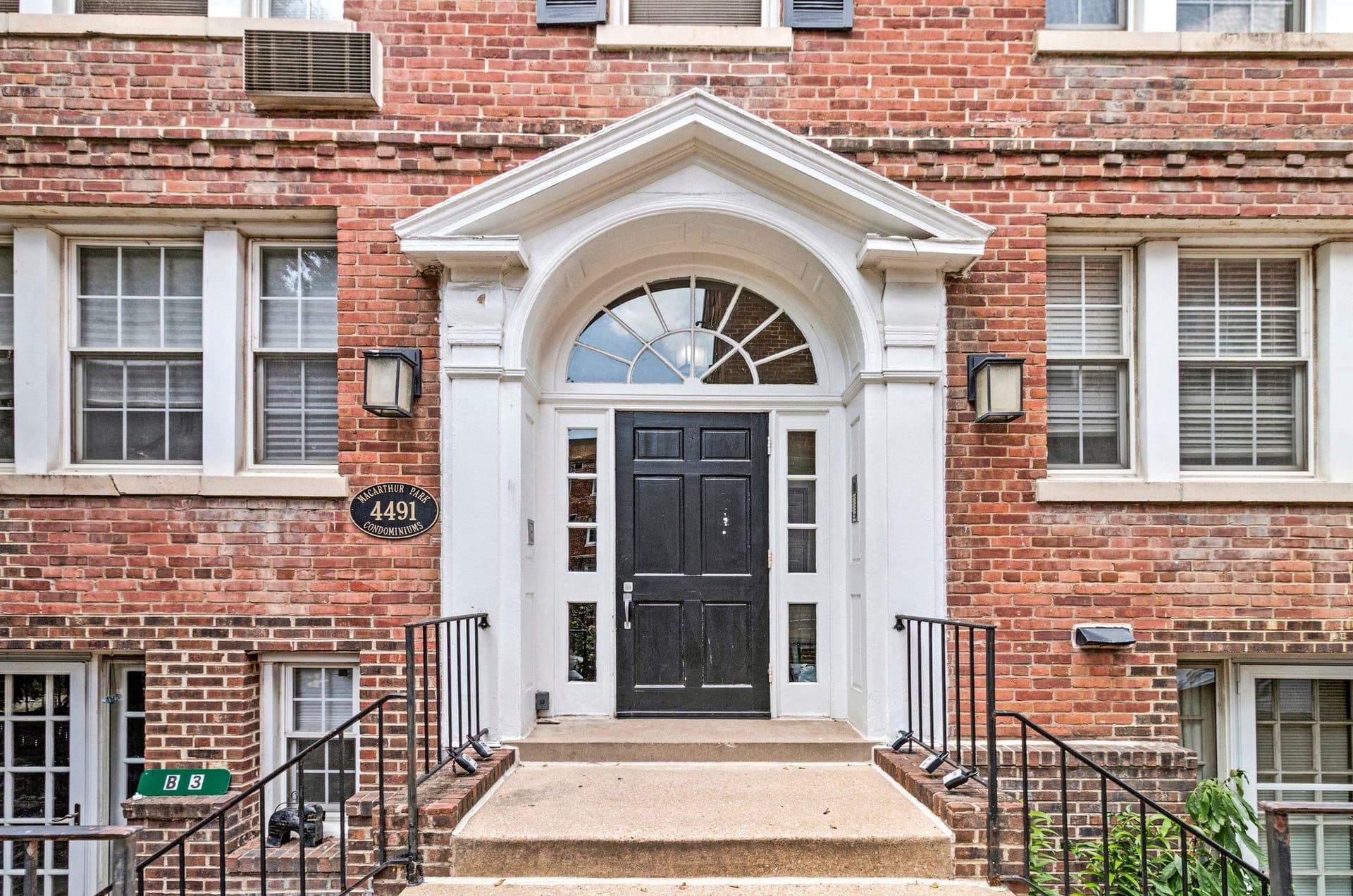 4491 NW Macarthur Boulevard NW #102, Washington