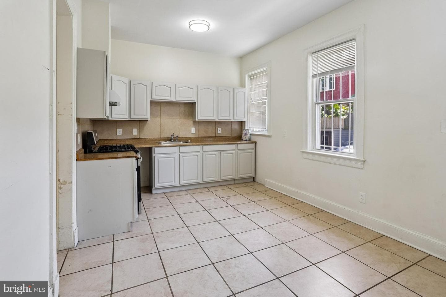 1408 Newton Street NW photo 9