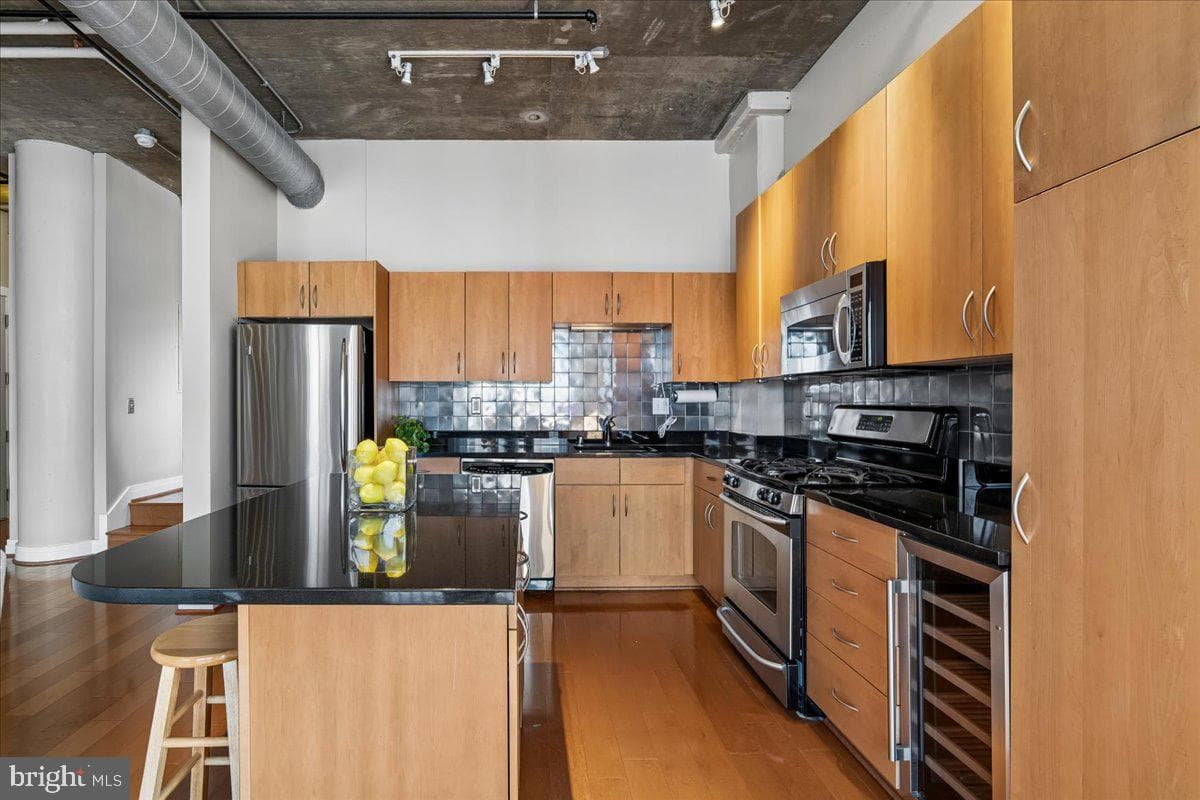 301 Massachusetts Avenue NW #1104 photo 4