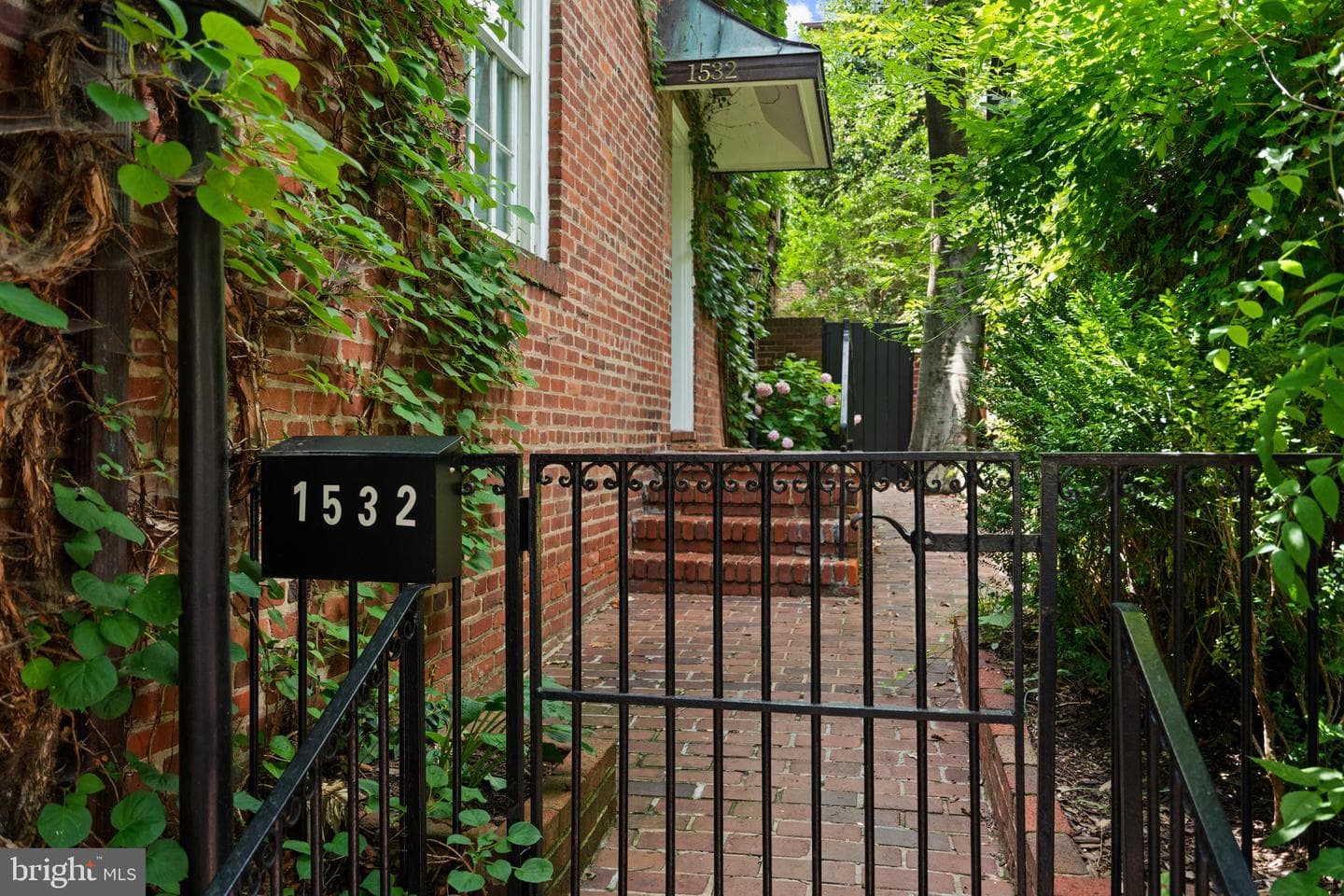 1532 31st Street NW photo 2
