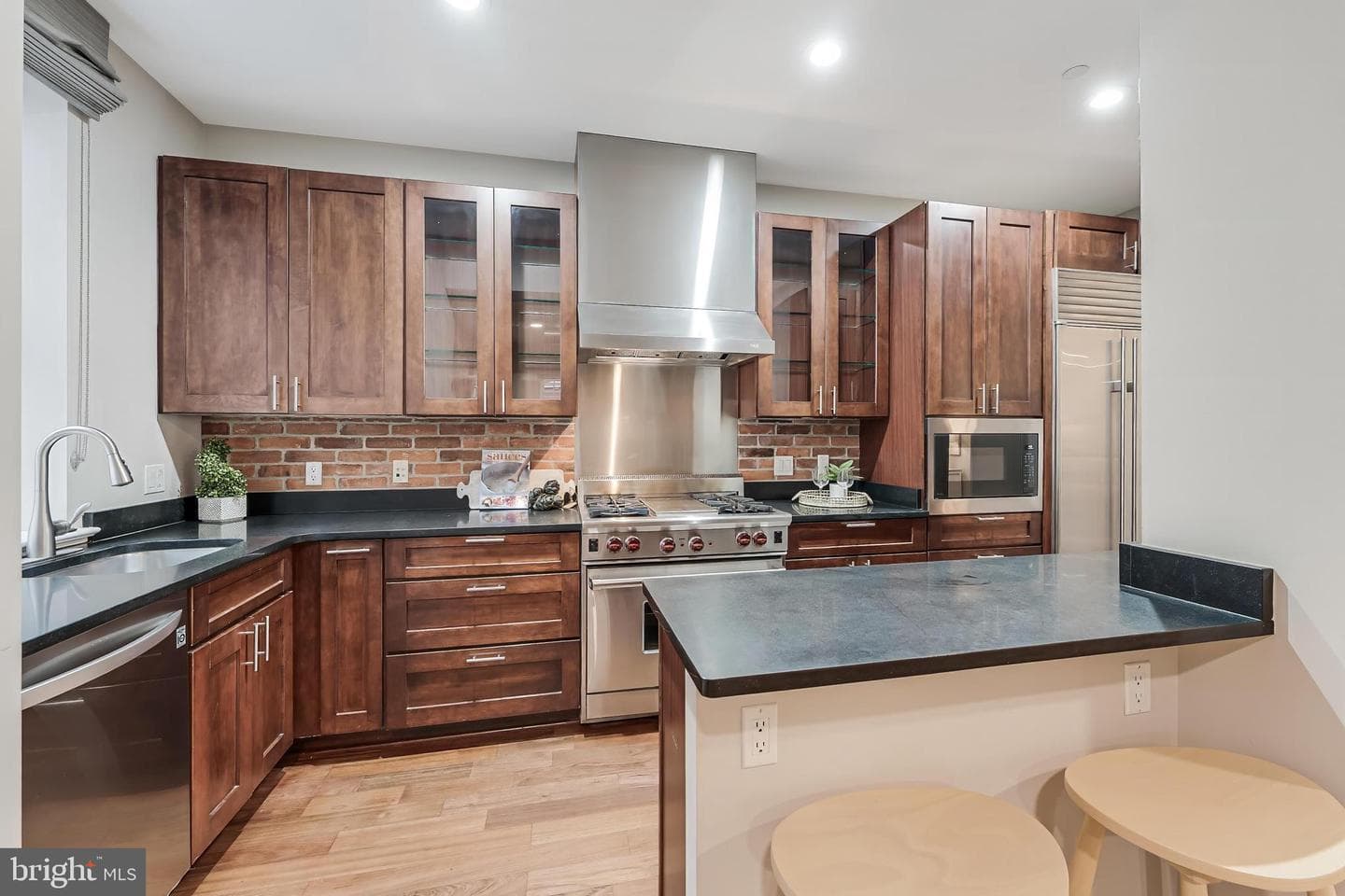 215 I Street NE #401 photo 17