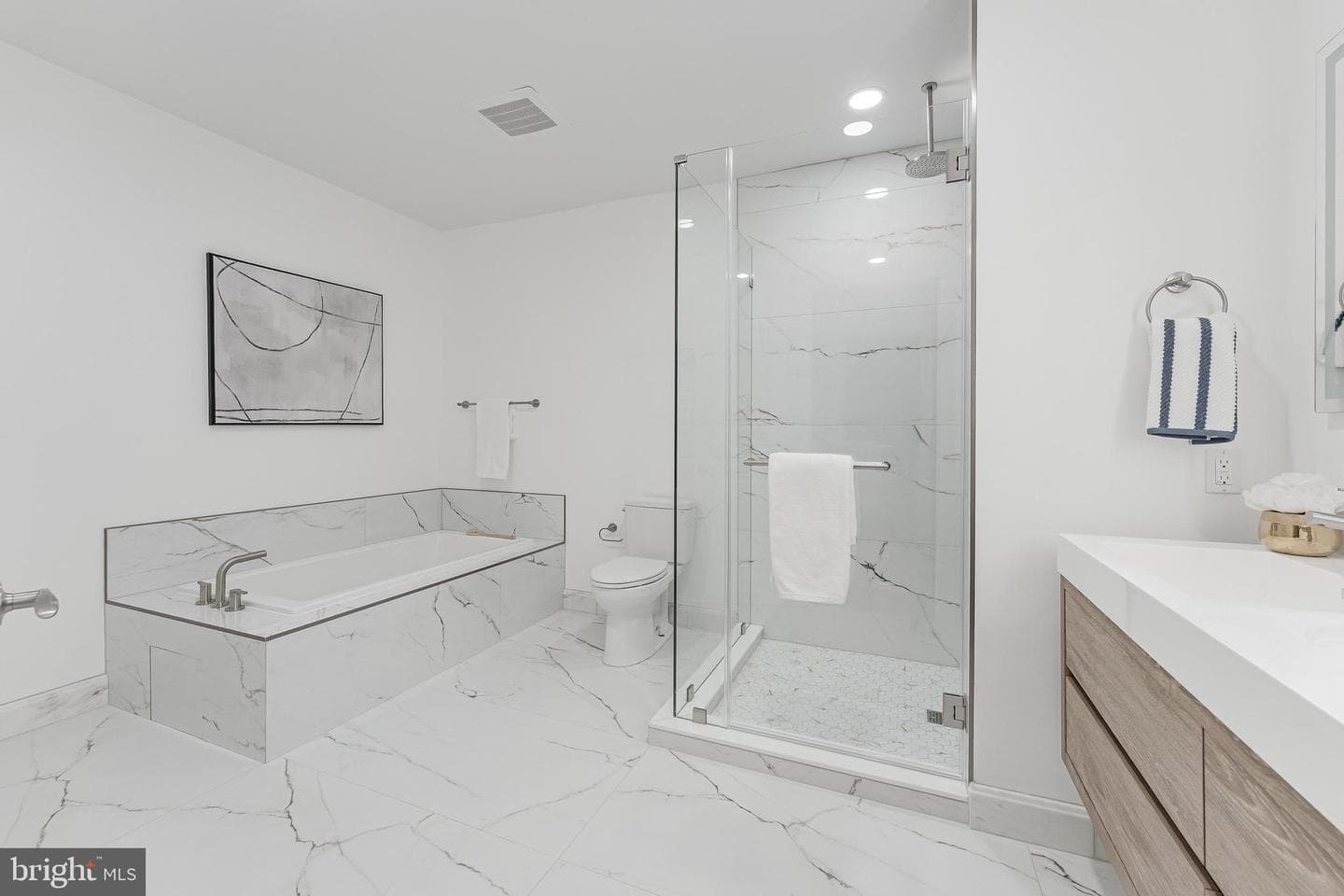 215 I Street NE #401 photo 27