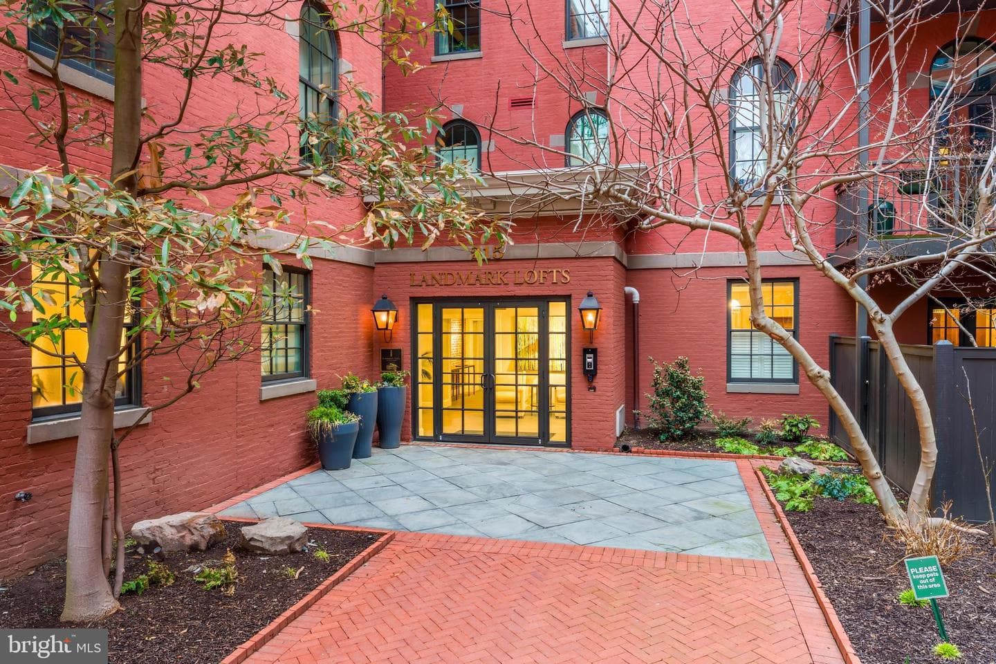 215 I Street NE #401 photo 36