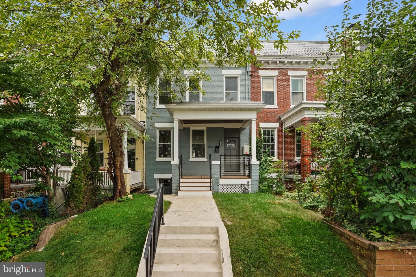 432 Newton Place NW photo 1