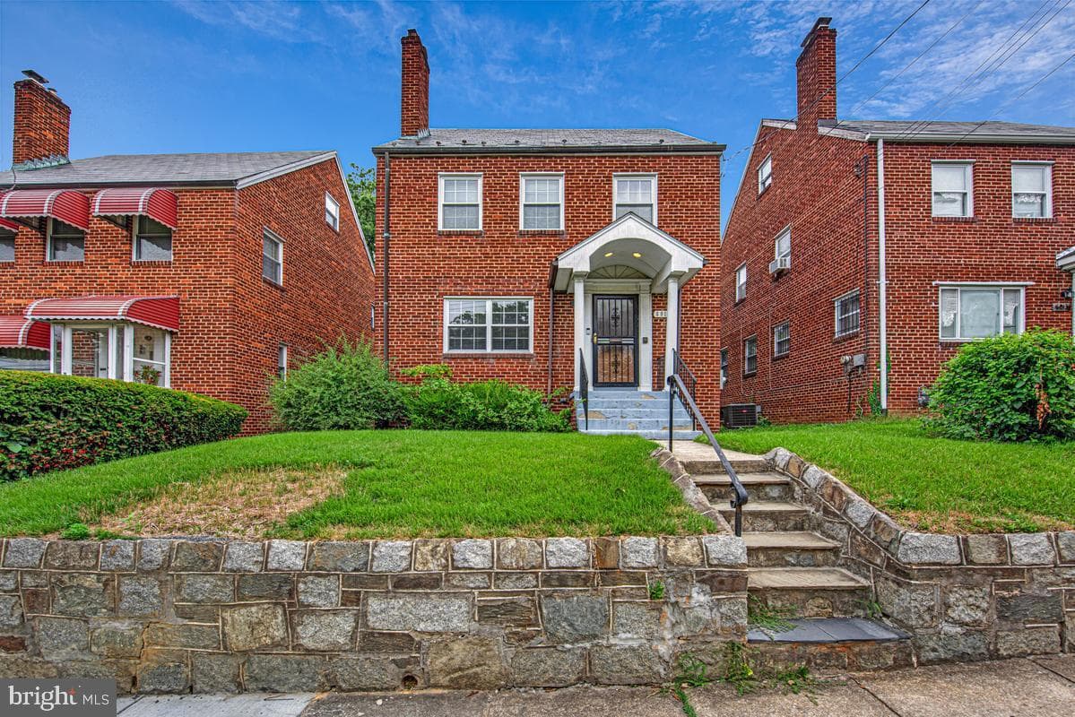 6015 3rd Street NE photo 1
