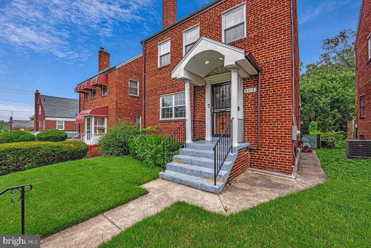 6015 3rd Street NE photo 4