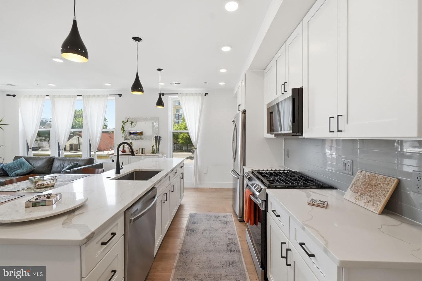 646 Newton Place NW #203 photo 6