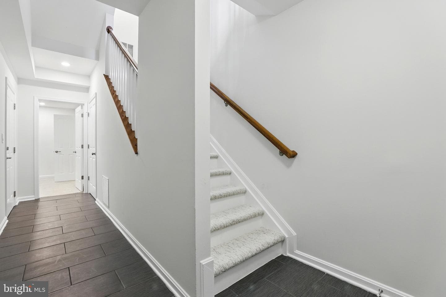 402 Woodcrest Drive SE photo 4
