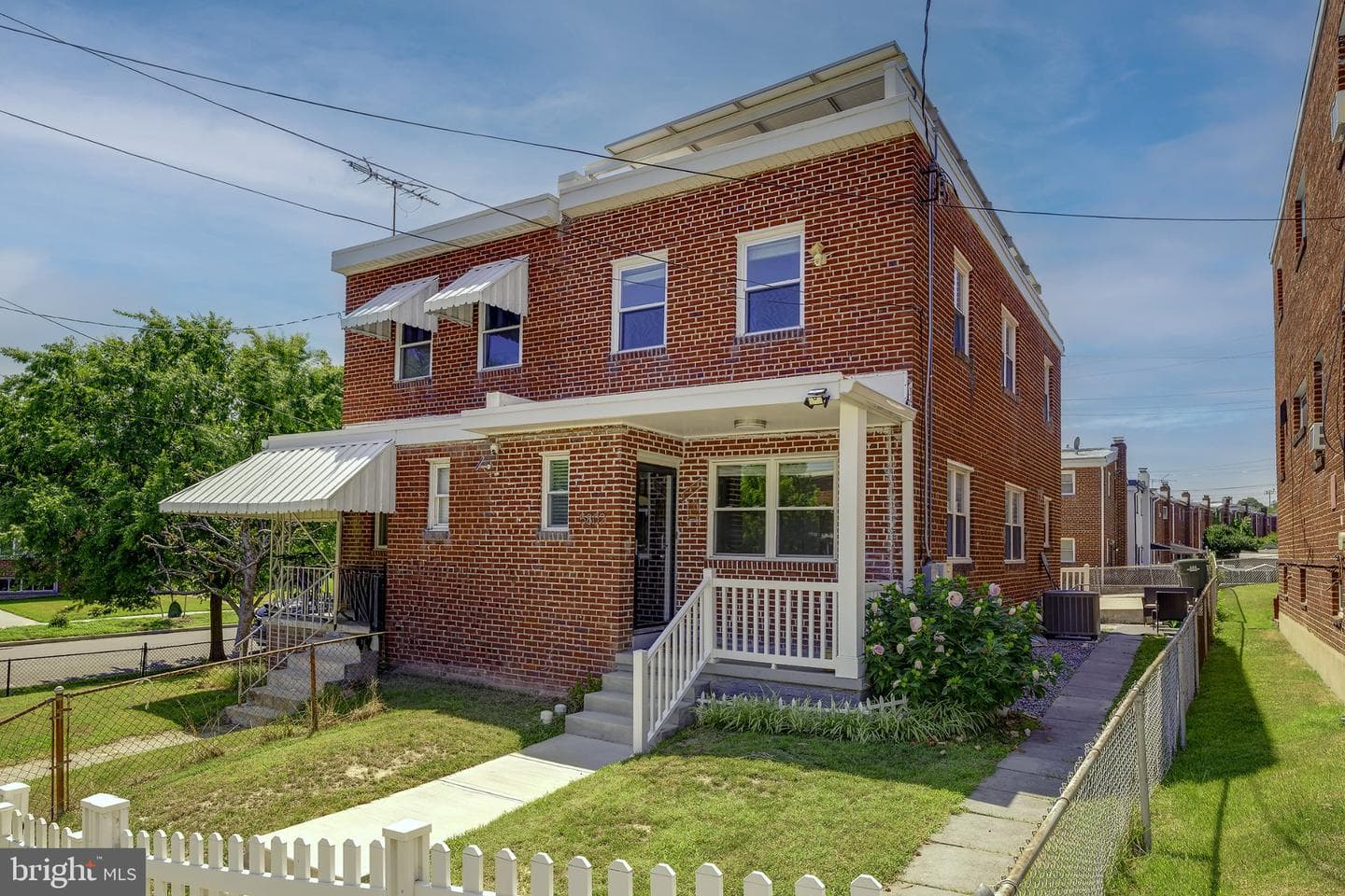 5802 8th Street NE