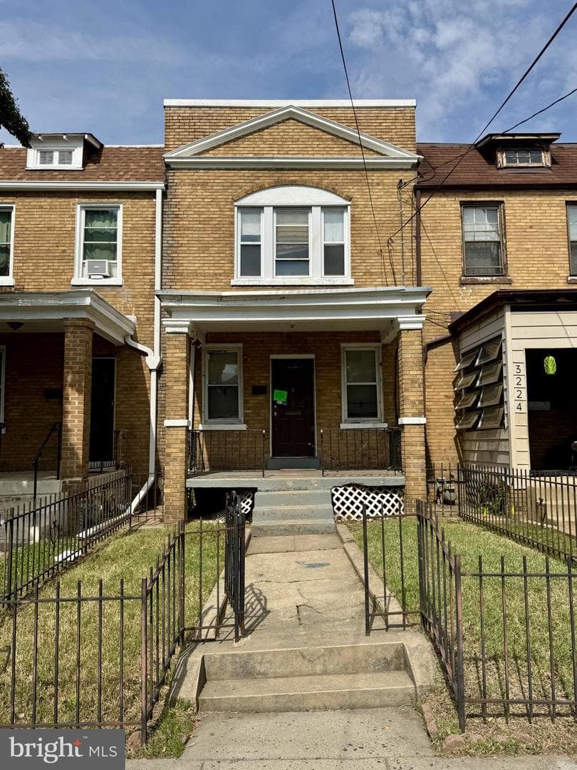3222 10th Street NE, Washington