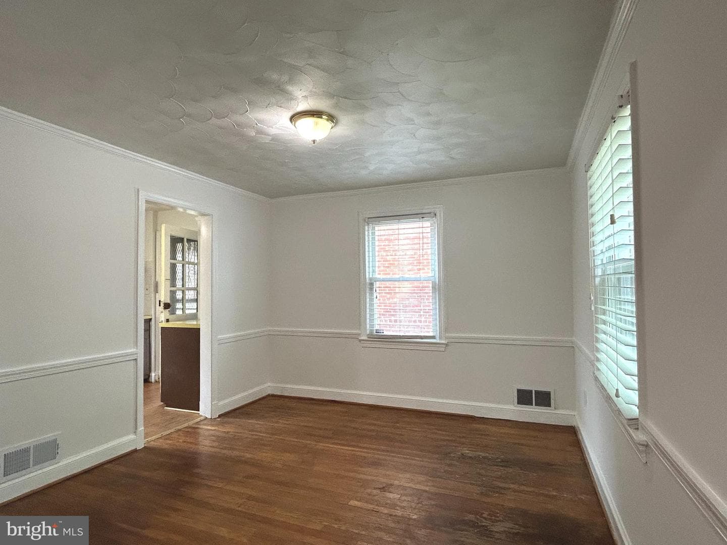 1715 Girard Street NE photo 10