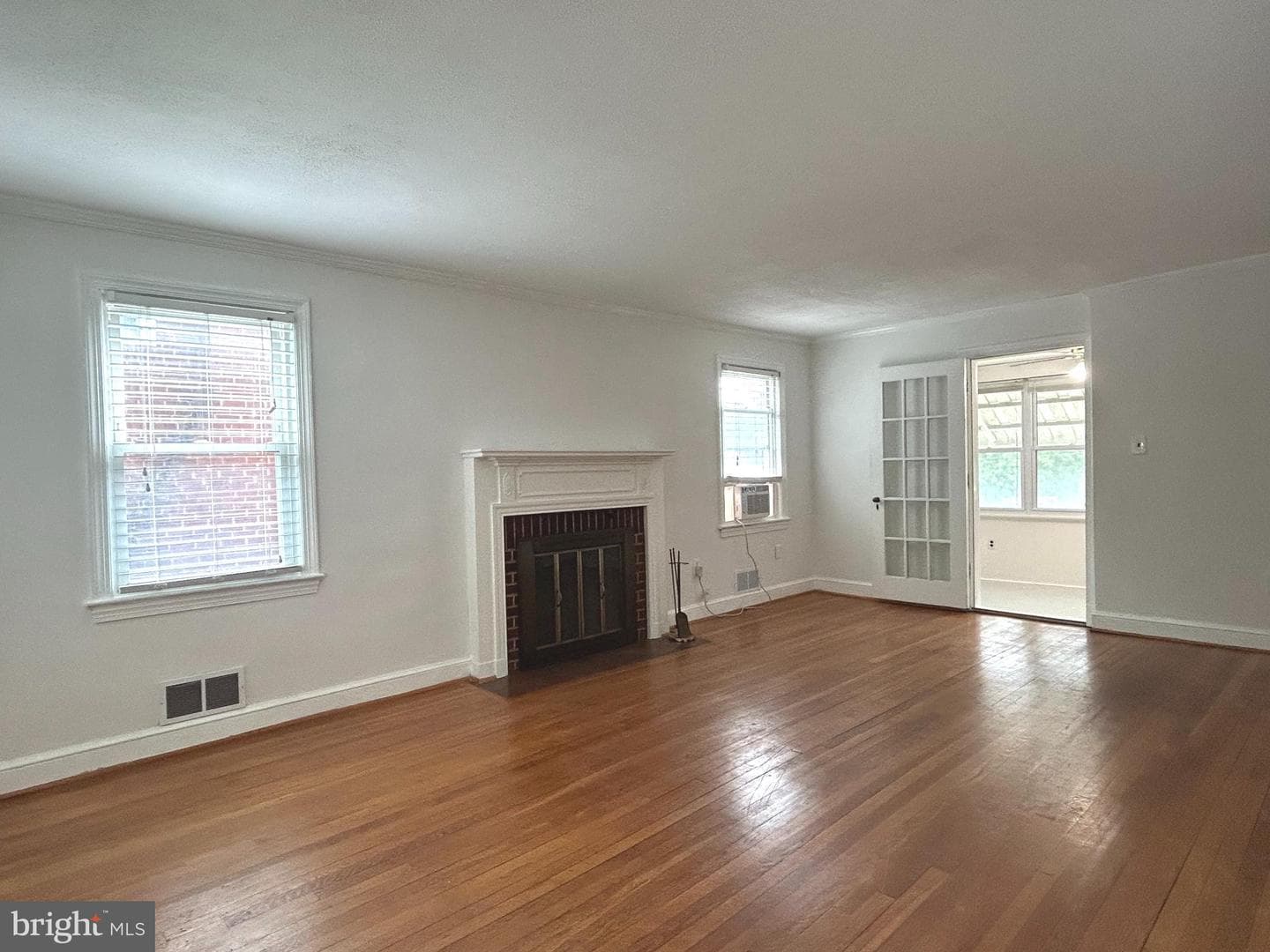 1715 Girard Street NE photo 3