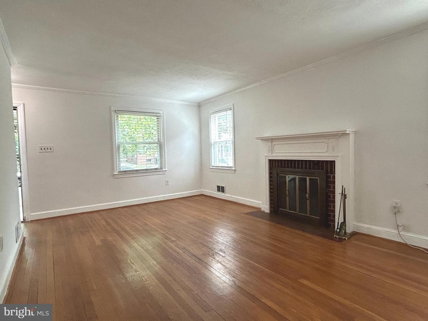 1715 Girard Street NE photo 4