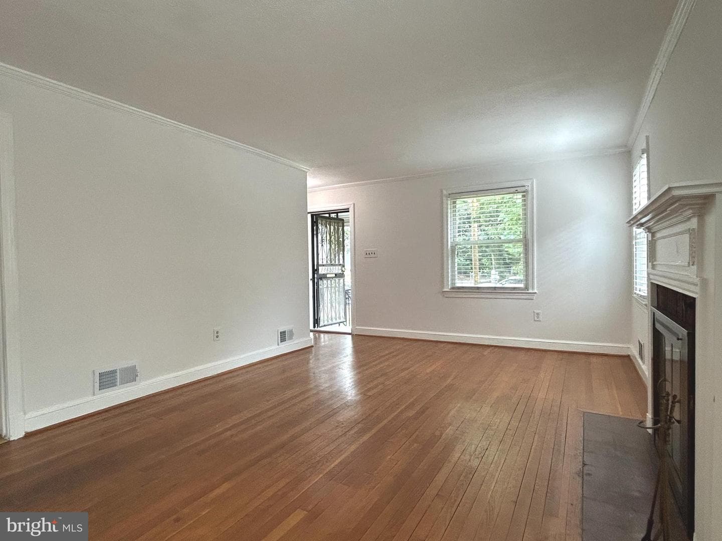 1715 Girard Street NE photo 6