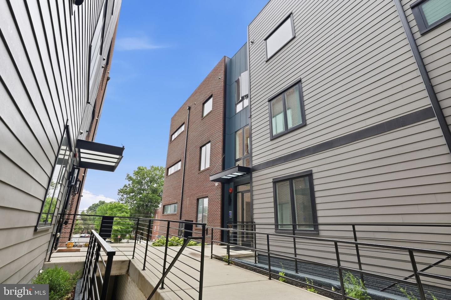 824 Taylor Street NE #1 photo 3