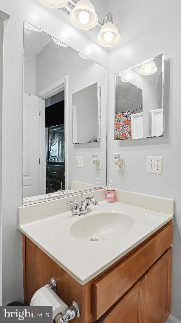 663 Anacostia Avenue NE photo 38