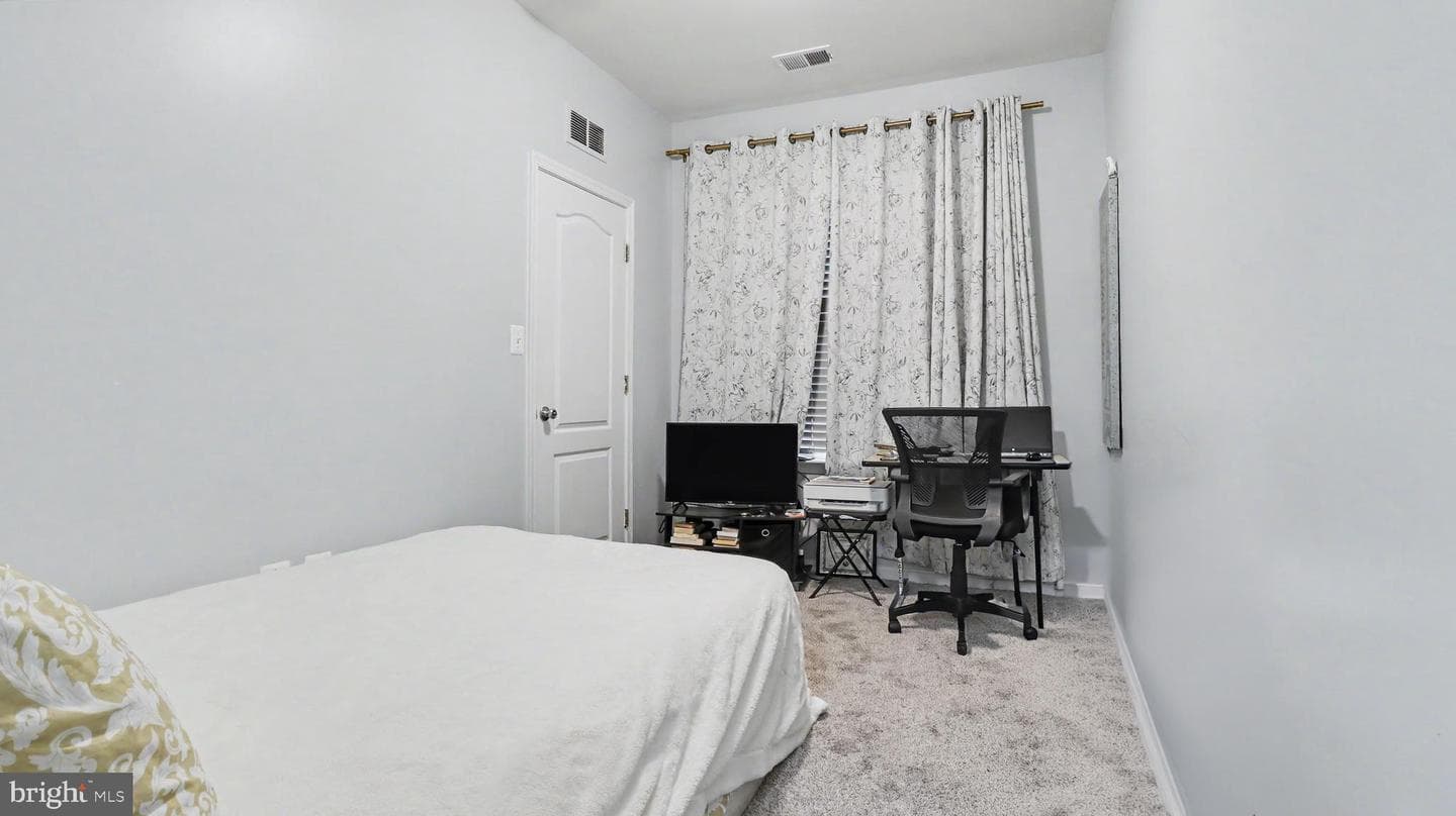 663 Anacostia Avenue NE photo 40