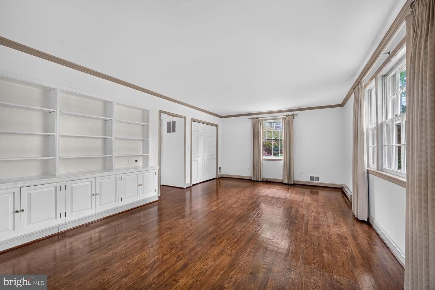4747 Upton Street NW photo 7