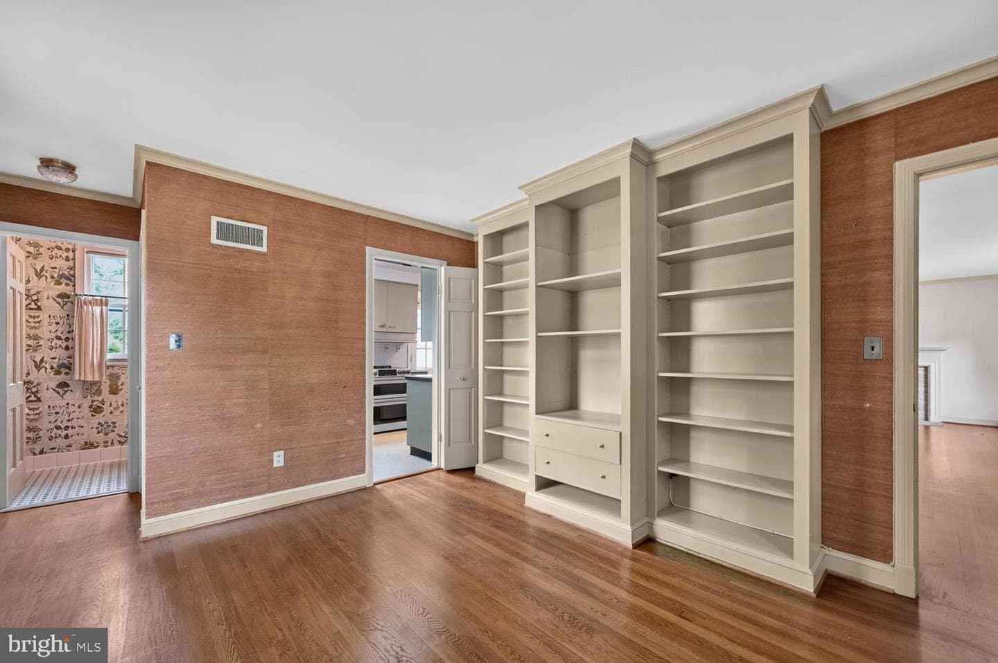 4747 Upton Street NW photo 9